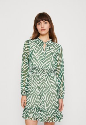 ONLY ONLDAISY SHORT SMOCK DETAIL DRESS - Φόρεμα ημέρας - cloud dancer/green