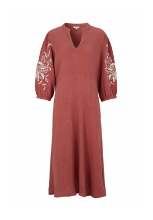 Locker sitzendes Midikleid in Rostfarbe mit dreiviertellangen Puffärmeln, die weiße Blumenstickereien aufweisen, und einem Rundhalsausschnitt mit V-Notch.