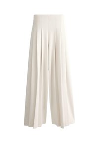 Krémové kalhoty s vysokým pasem a širokými nohavicemi, vertikální záhyby, volný střih a délka ke kotníkům, zobrazena na čistém bílém pozadí.