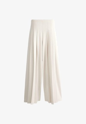 Pantalon crème taille haute à jambes larges avec plis verticaux, coupe ample et ourlet à la cheville, présenté sur un fond blanc uni.