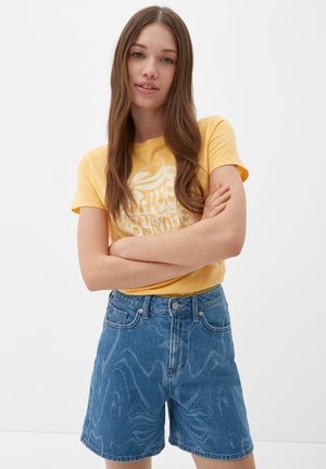 QS MIT ALLOVER-MUSTER - Jeans Shorts - blau