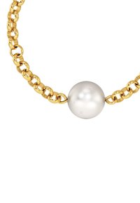 Złoty naszyjnik łańcuszkowy z dużym, gładkim, białym perłowym centralnym elementem. Ogniwa są polerowane, tworząc błyszczącą, refleksyjną powierzchnię.
