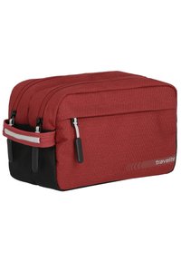 Borsa da viaggio per articoli da toeletta rossa con texture, dotata di due scomparti con zip, base nera e dettagli in acciaio grigio. Design compatto e rettangolare.