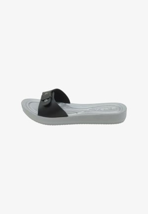 Sandalo grigio imbottito con ampia fascia nera regolabile e fibbia, progettato per un uso casual.