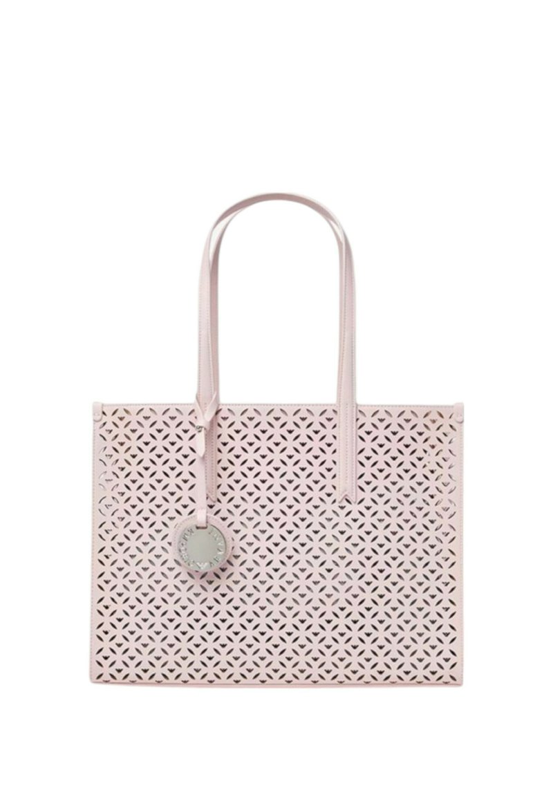 Borsa a spalla perforata rosa con doppi manici, motivo geometrico e un’etichetta metallica rotonda. Realizzata in materiale leggero per un facile trasporto.
