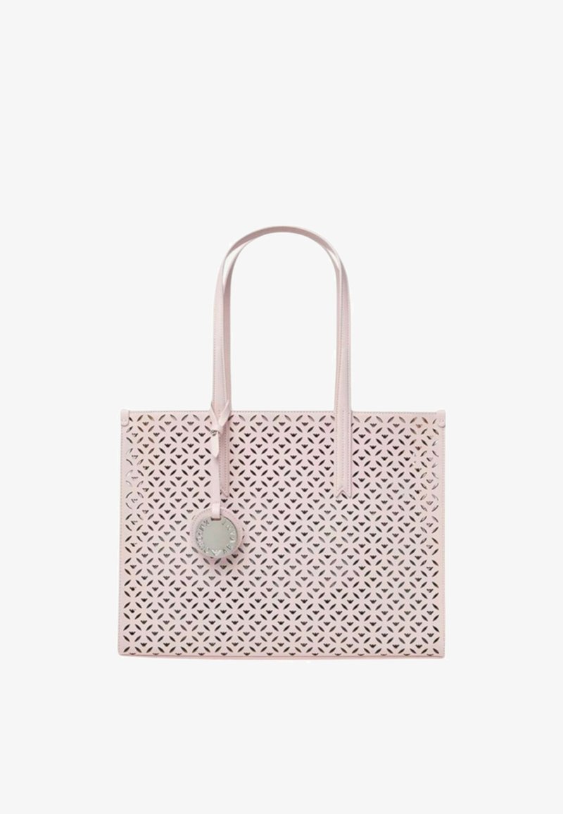 Borsa a spalla perforata rosa con doppi manici, motivo geometrico e un’etichetta metallica rotonda. Realizzata in materiale leggero per un facile trasporto.