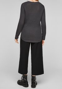 QS Sweter