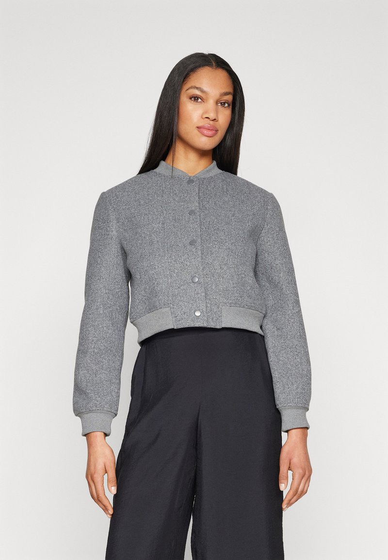 Vero Moda - VMCHLOE  SHORT BOMBER JACKET  - Bomber bunda -  grey, Zvětšit