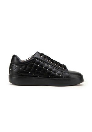 Trainers - black