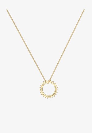 Collier doré mettant en valeur un pendentif circulaire avec des accents en rayons de soleil, une finition texturée et une chaîne délicate. Design élégant adapté pour le superposition.