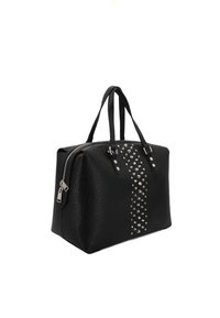 Borsa a mano in pelle nera con superficie texture, accenti di borchie argentate lungo il centro e manici doppi. Chiusura con cerniera sulla parte superiore.