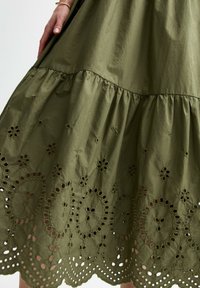 Thumbnail Image 4
