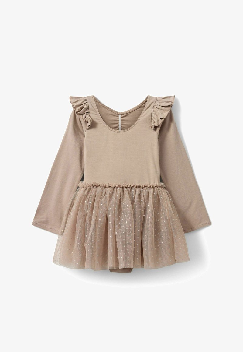 Rochie pentru bebeluși cu mâneci lungi, bej, cu umeri cu volane și fustă din tul strălucitor cu buline.