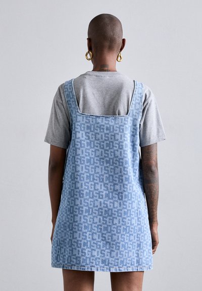 GCDS MONOGRAM POCKETS DRESS - Τζιν φόρεμα - light blue