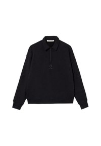 Svart hoodie med kvartdragkedja, långa ärmar och ribbat nederkant. Har en liten logotypdetalj på bröstet.