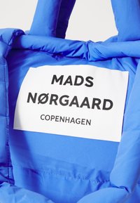 Mads Nørgaard - Torba na zakupy