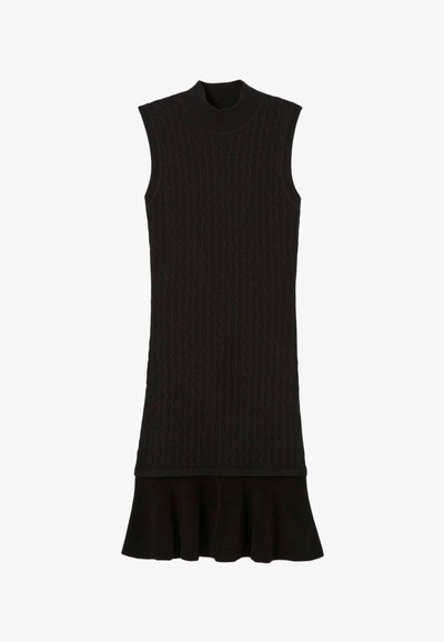 Abito nero senza maniche in maglia a costine con collo alto e orlo svasato. Design strutturato che offre una silhouette aderente.