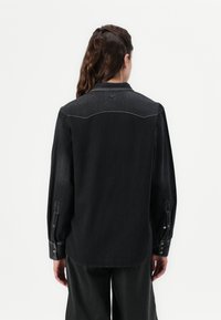 Replay SHIRT - Blúzka so zapínaním na gombíky - black