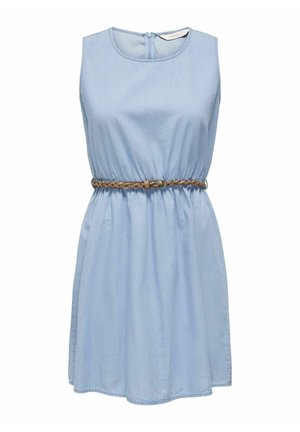 Hele sinise varjundiga ilma varrukateta kleit, millel on kogutud vöökoht, pruuni punutud vööd ja uksekujulise põhjaga kinnitus. Pehme kangas sileda tekstuuriga.