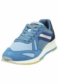 Blauer Sportschuh aus einer Kombination von Mesh- und Wildledermaterialien, mit einer gepolsterten Sohle, strukturierten Akzenten und einem Logodetail an der Seite.