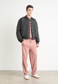 HUGO DISHORTE - Joggebukse - light pastel pink