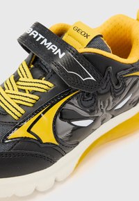 Geox BATMAN CIBERDRON - Sneakers - black/yellow