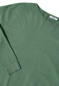 Pullover verde lavorato a maglia con scollatura arrotondata e maniche lunghe. Il tessuto sembra morbido con polsini a coste. L'etichetta del marchio recita "CECIL."