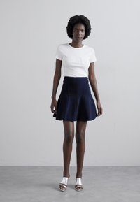 Norma Kamali GRACE MINI SKIRT - Miniszoknya - true navy