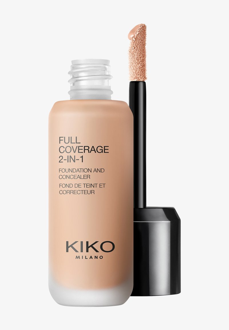 Flacon de fond de teint et correcteur 2 en 1 à couverture complète avec applicateur, montrant un maquillage liquide beige au bout.