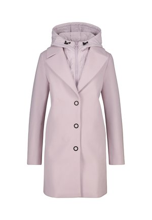 Lichtroze jas met een brede kraag, rits aan de voorkant en drie zwarte knoopsluitingen. Voorzien van een gewatteerde, afneembare capuchon.