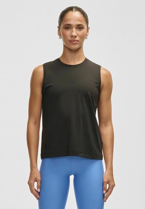 Top deportivo sin mangas negro con escote redondo, que presenta un corte holgado y un pequeño detalle de marca en el lado izquierdo.