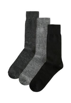 Drei Paar Socken: eine schwarze, eine dunkelgraue und eine melierte graue. Jede Socke hat einen gerippten Bund und eine glatte Textur.