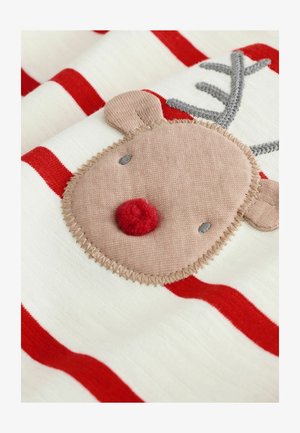 Țesătură albă cu dungi roșii, având un appliqué cu fața unui ren de culoare bej, cu un nas din fetru roșu, coarne gri și detalii brodate.