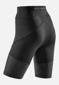 Czarne rowerowe szorty z wysokim stanem, z teksturowanym wykończeniem nogawek oraz małą kieszonką na zamek z tyłu pasa. Tät}}}  Hartzid: 