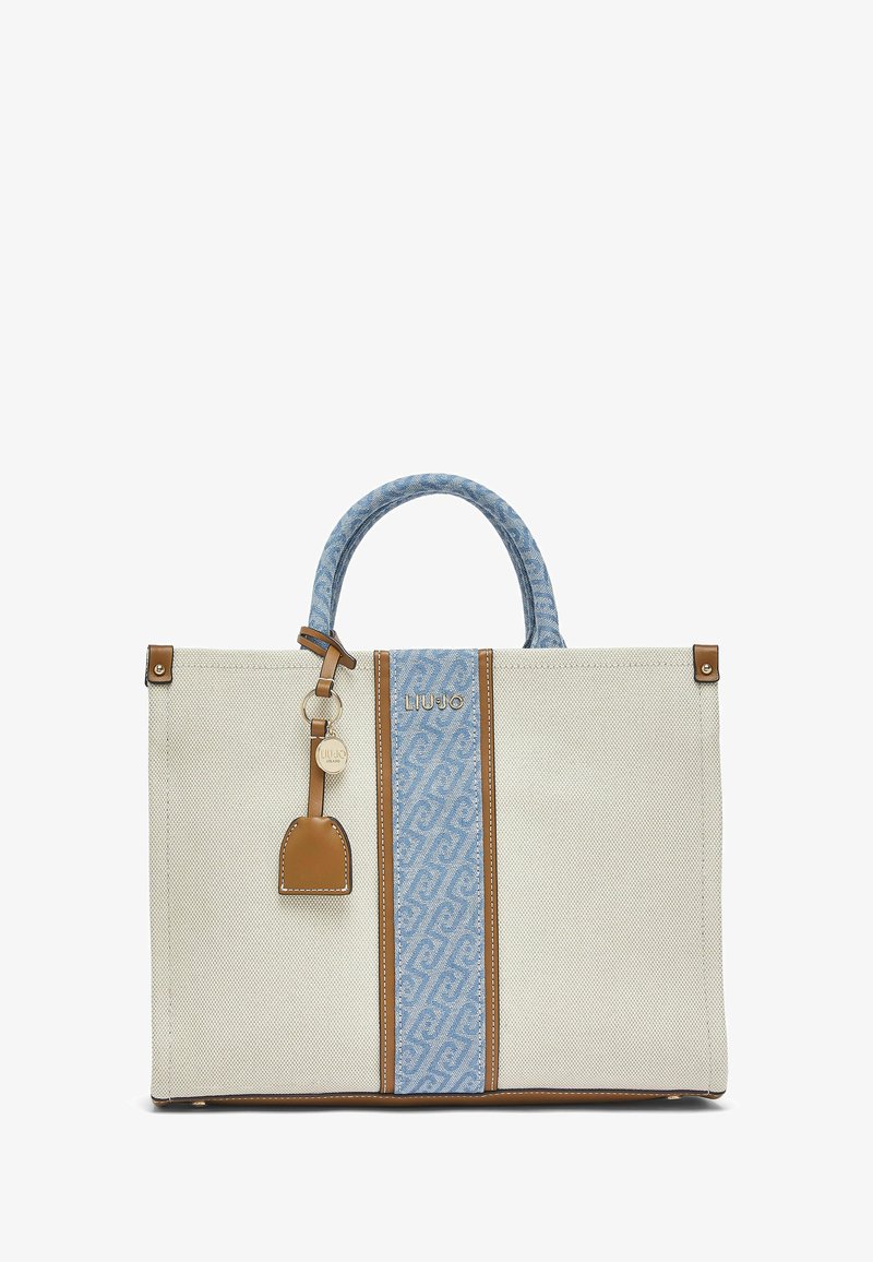 Sac fourre-tout crème avec une bande centrale à motif bleu, poignées assorties bleues, garniture marron et étiquette porte-clés en cuir attachée.