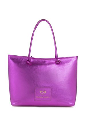 Bolso tote metálico púrpura con dos asas y un parche con el logo dorado "V°73 GOLD Elisabetta Armellin" en el frente.