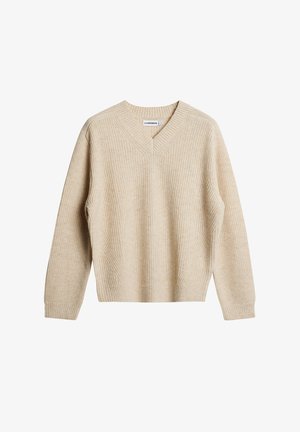 Pull en maille côtelée beige avec un col en V et des manches longues. Présente une coupe décontractée et un tissu texturé pour plus de chaleur et de confort.