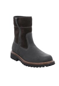 Grauer Leder-Ankle-Boot mit braunem Wildleder-Obermaterial, kontrastierenden Nähten und einer robusten schwarzen Sohle. Mit einer Zuglasche für einfaches Anziehen.