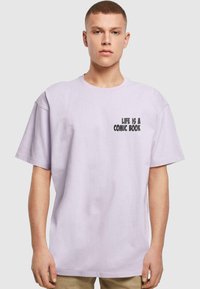 Merchcode BOOK COMIC HEAVY OVERSIZED - Camiseta estampada - lilac