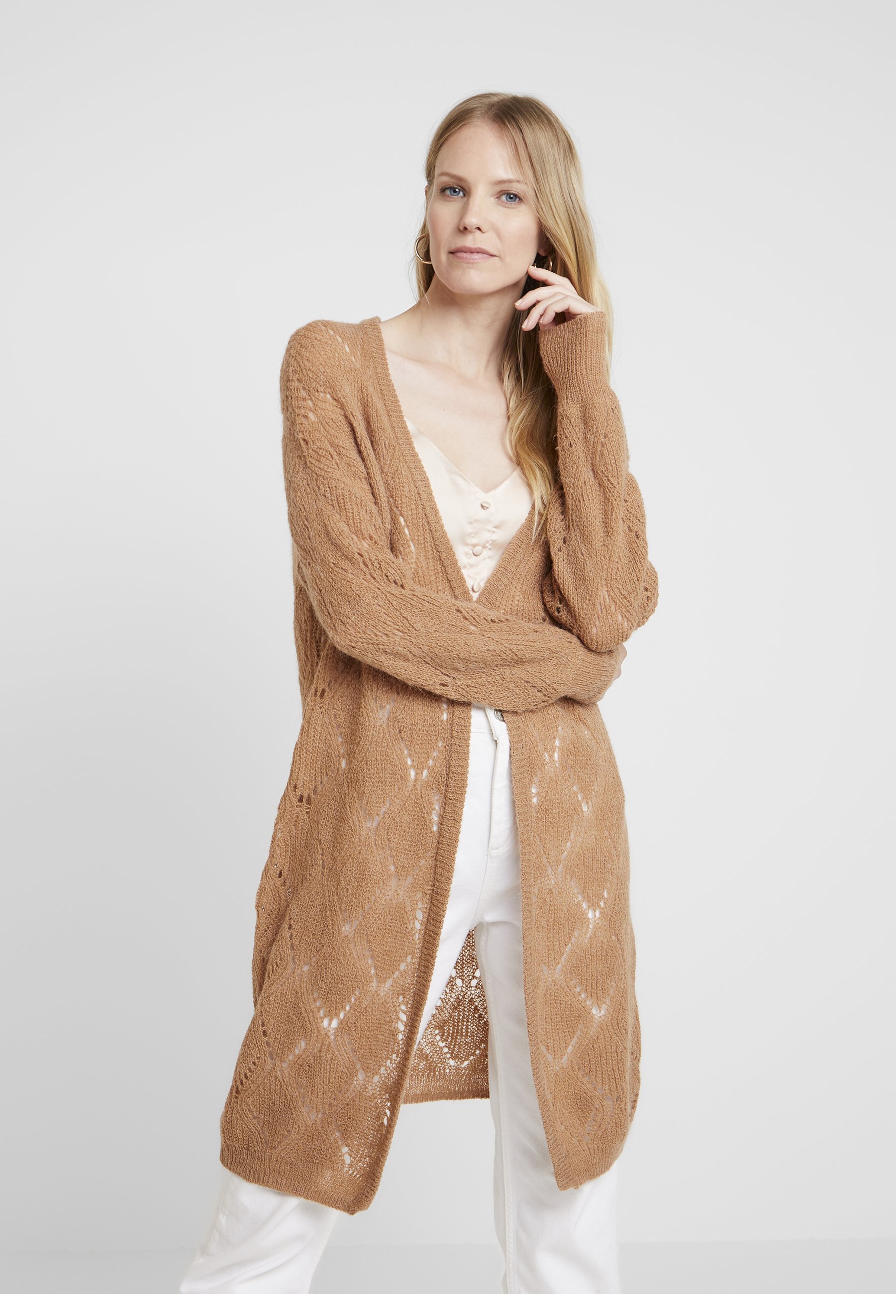 Cream BENEDICTE CARDIGAN Cardigan brown sugar Zalando.no Cream BENEDICTE Strikkegenser brown sugar Zalando.no