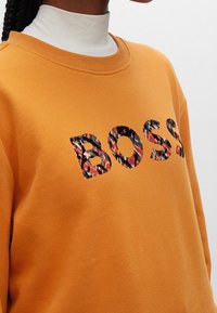 BOSS Sweatshirt - yellow
