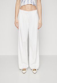 Abercrombie & Fitch Tygbyxor - white