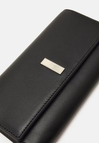 BOSS ARIELL - Delninukė - black