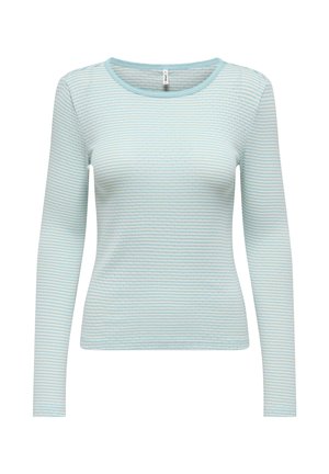 Haut à manches longues rayé horizontalement bleu clair et blanc, avec un col rond, une silhouette ajustée et un détail subtil en tissu texturé.