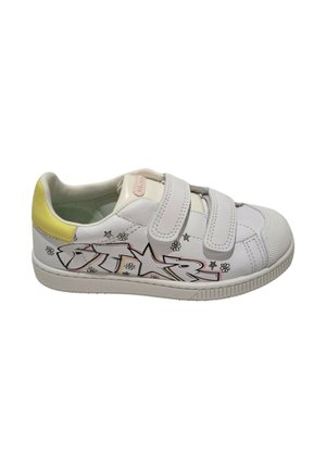 Zapatillas de lona blancas con dobles correas de Velcro, presentan un talón amarillo y diseños de estrellas y flores en los laterales. Punta texturizada.
