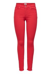 Jeans ajustados rojos hechos de una mezcla de algodón elástico, que cuentan con cinco bolsillos, un cierre de botón y un dobladillo deshilachado en el tobillo.