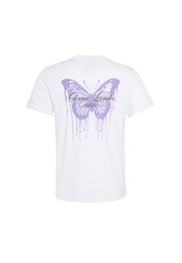 Hvid bomulds t-shirt med et stort lilla sommerfugle-grafik med dråpeeffekter og teksten "Closure London" i sort ovenfor sommerfuglen.