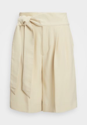 Krämfärgade shorts i mjukt tyg, med en bred midja, en knytning framtill och två sidofickor.