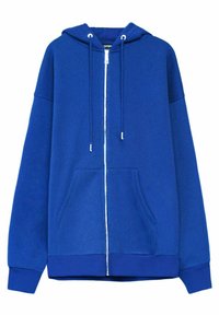 Felpa blu in pile con zip frontale, due tasche frontali, cappuccio con cordino e polsini a coste. Il materiale presenta una finitura morbida e testurizzata.
