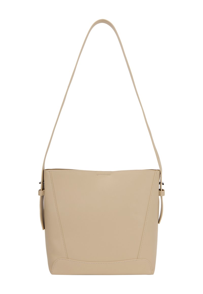 Beige leren schoudertas met een eenvoudig ontwerp, voorzien van een gladde textuur, een lange strap en schuin gestikte details.